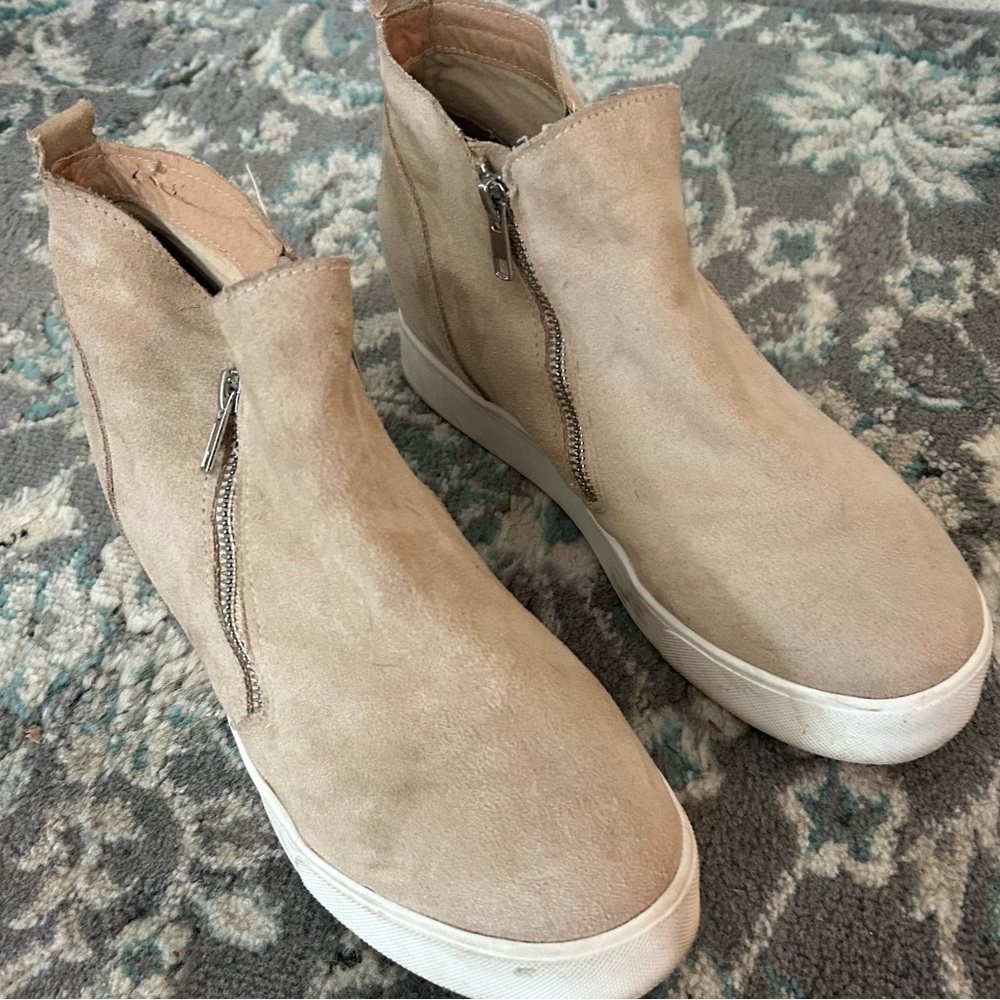 Soda Taylor Hidden Wedge Sneaker Shoes Side Zipper Faux Suede Size 10
